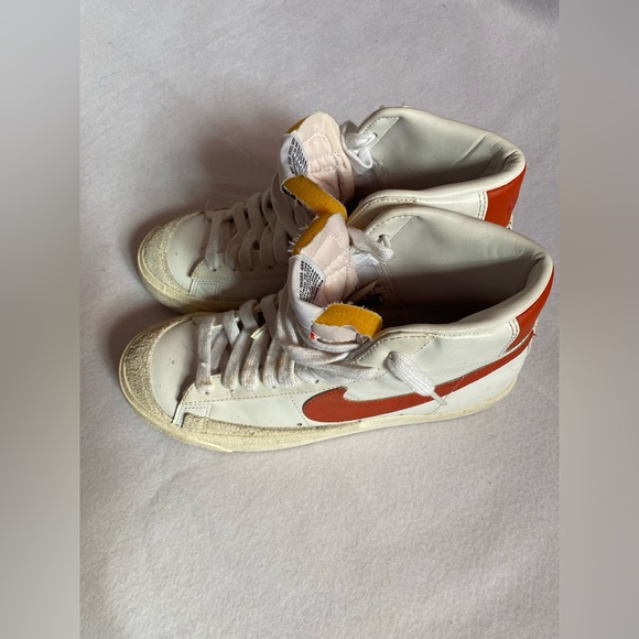 Nike Blazer 77 Vintage High-Top Sneakers in White and Red Size 6.5